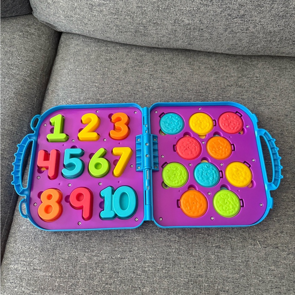 Sesame Street Cookie Monster Blue Numbers Carry Case - Picture 2 of 2